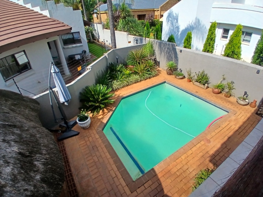 3 Bedroom Property for Sale in Eldoraigne Gauteng