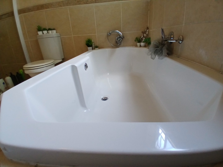 3 Bedroom Property for Sale in Eldoraigne Gauteng