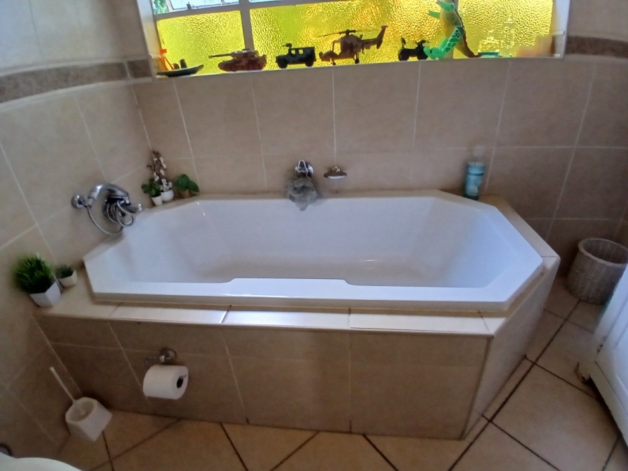 3 Bedroom Property for Sale in Eldoraigne Gauteng