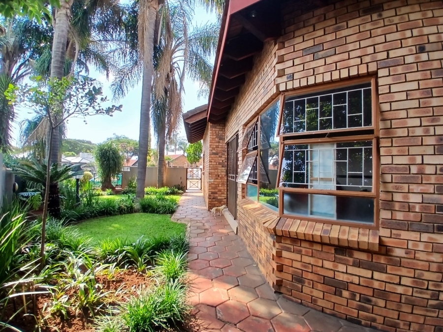3 Bedroom Property for Sale in Eldoraigne Gauteng