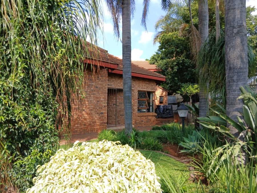 3 Bedroom Property for Sale in Eldoraigne Gauteng