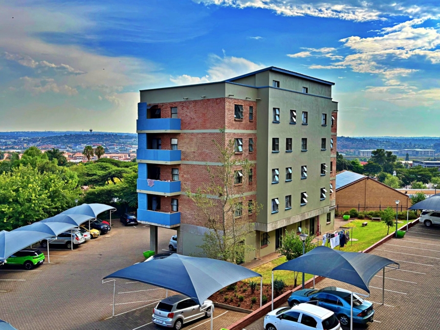 1 Bedroom Property for Sale in Die Hoewes Gauteng