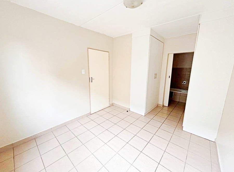  Bedroom Property for Sale in Die Hoewes Gauteng