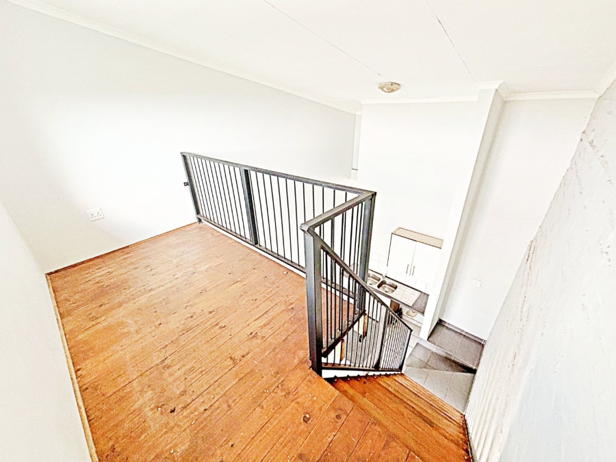 1 Bedroom Property for Sale in Die Hoewes Gauteng