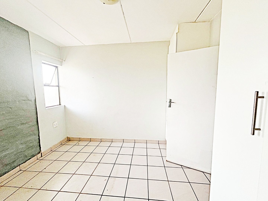 1 Bedroom Property for Sale in Die Hoewes Gauteng