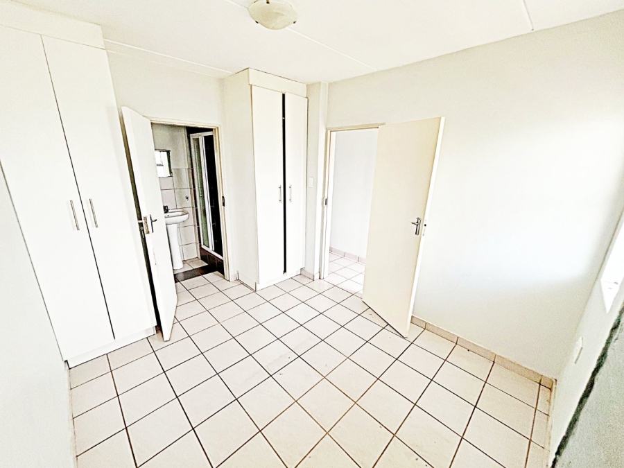 1 Bedroom Property for Sale in Die Hoewes Gauteng