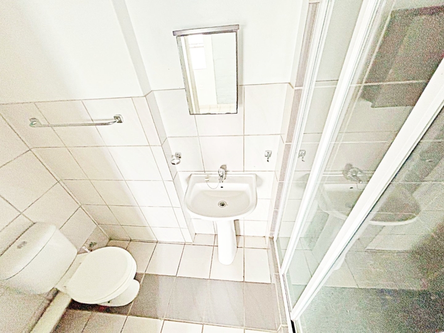 1 Bedroom Property for Sale in Die Hoewes Gauteng