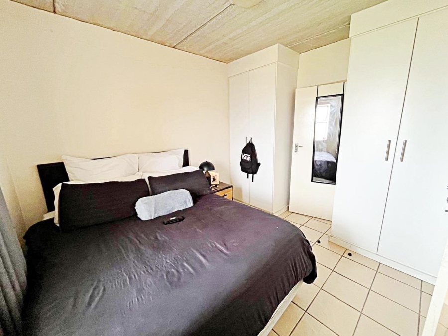 1 Bedroom Property for Sale in Die Hoewes Gauteng