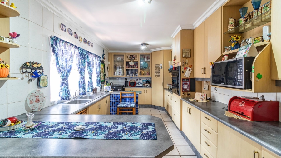 3 Bedroom Property for Sale in Bonaero Park Gauteng