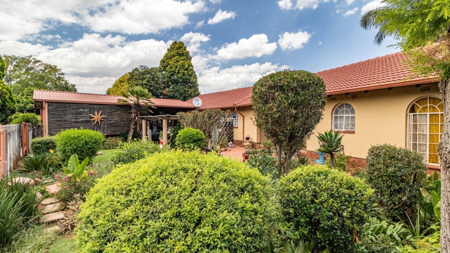 3 Bedroom Property for Sale in Bonaero Park Gauteng