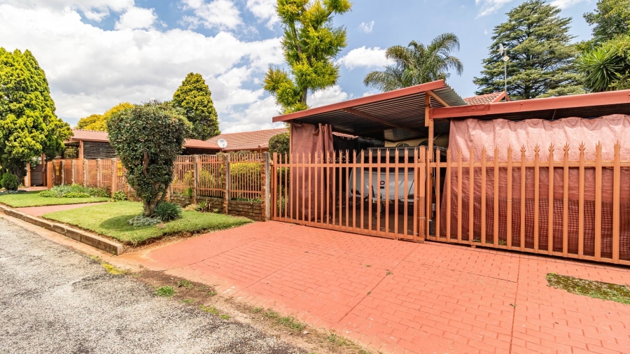 3 Bedroom Property for Sale in Bonaero Park Gauteng