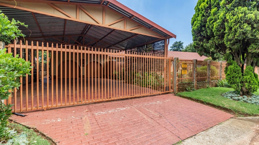 3 Bedroom Property for Sale in Bonaero Park Gauteng