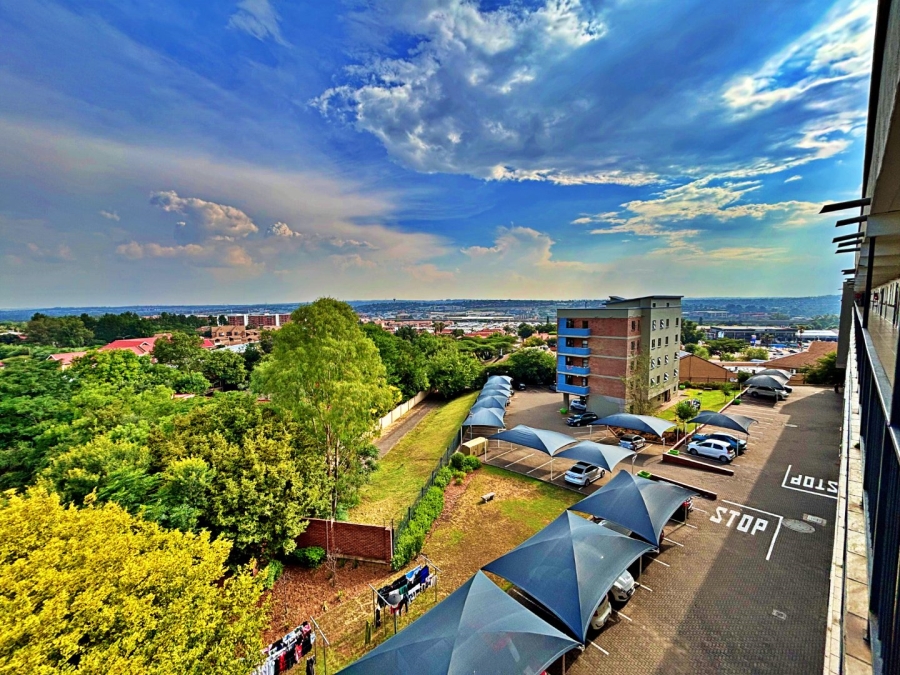 2 Bedroom Property for Sale in Die Hoewes Gauteng