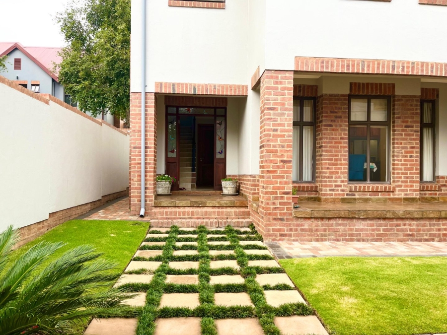 4 Bedroom Property for Sale in Louwlardia Gauteng