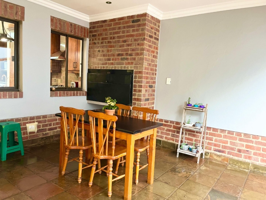 4 Bedroom Property for Sale in Louwlardia Gauteng