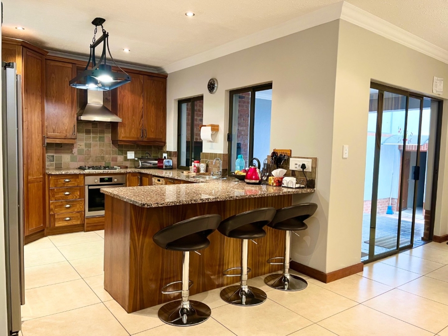 4 Bedroom Property for Sale in Louwlardia Gauteng