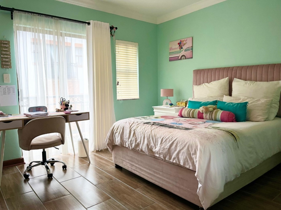 4 Bedroom Property for Sale in Louwlardia Gauteng