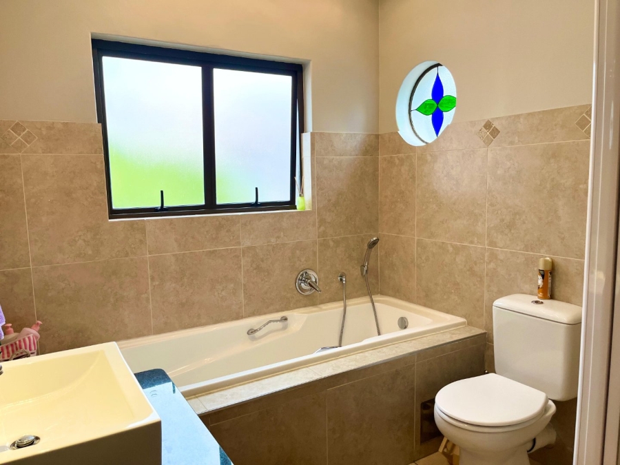 4 Bedroom Property for Sale in Louwlardia Gauteng