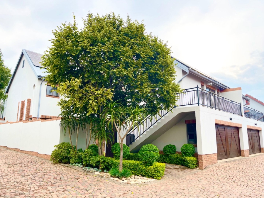 4 Bedroom Property for Sale in Louwlardia Gauteng