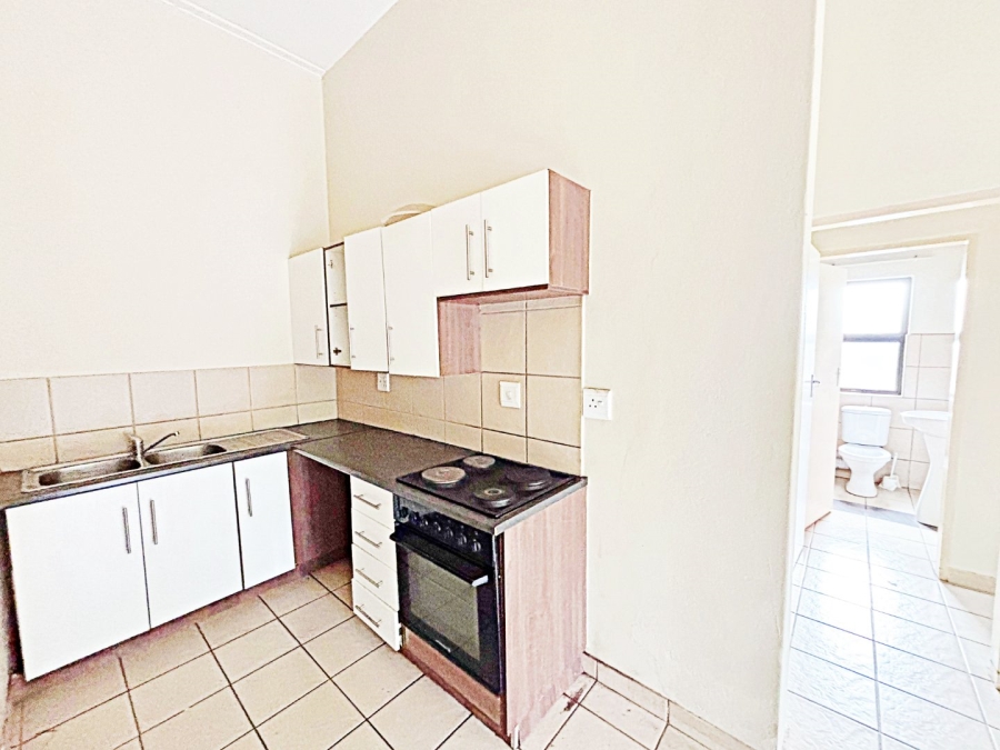3 Bedroom Property for Sale in Die Hoewes Gauteng