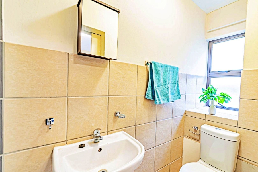 3 Bedroom Property for Sale in Die Hoewes Gauteng