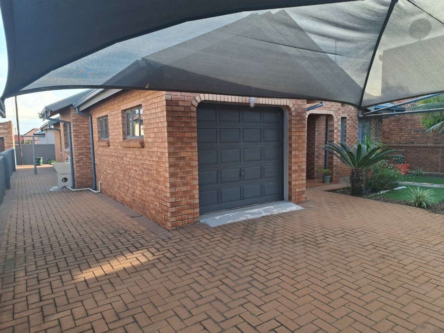  Bedroom Property for Sale in Mamelodi West Gauteng