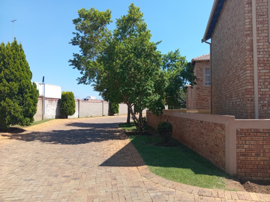 3 Bedroom Property for Sale in Heuwelsig Estate Gauteng