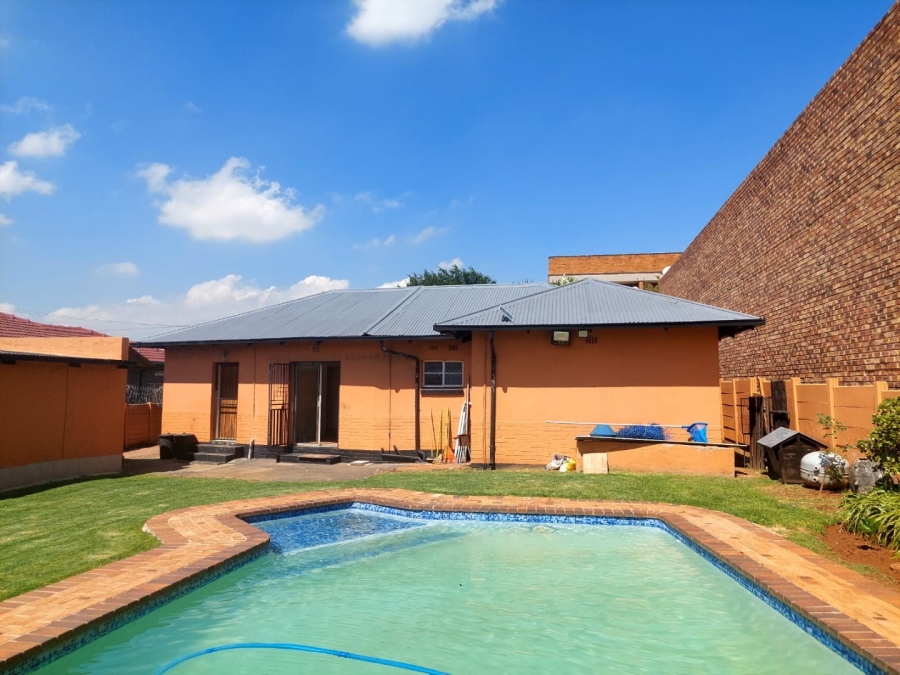 To Let 3 Bedroom Property for Rent in Primrose Hill Gauteng