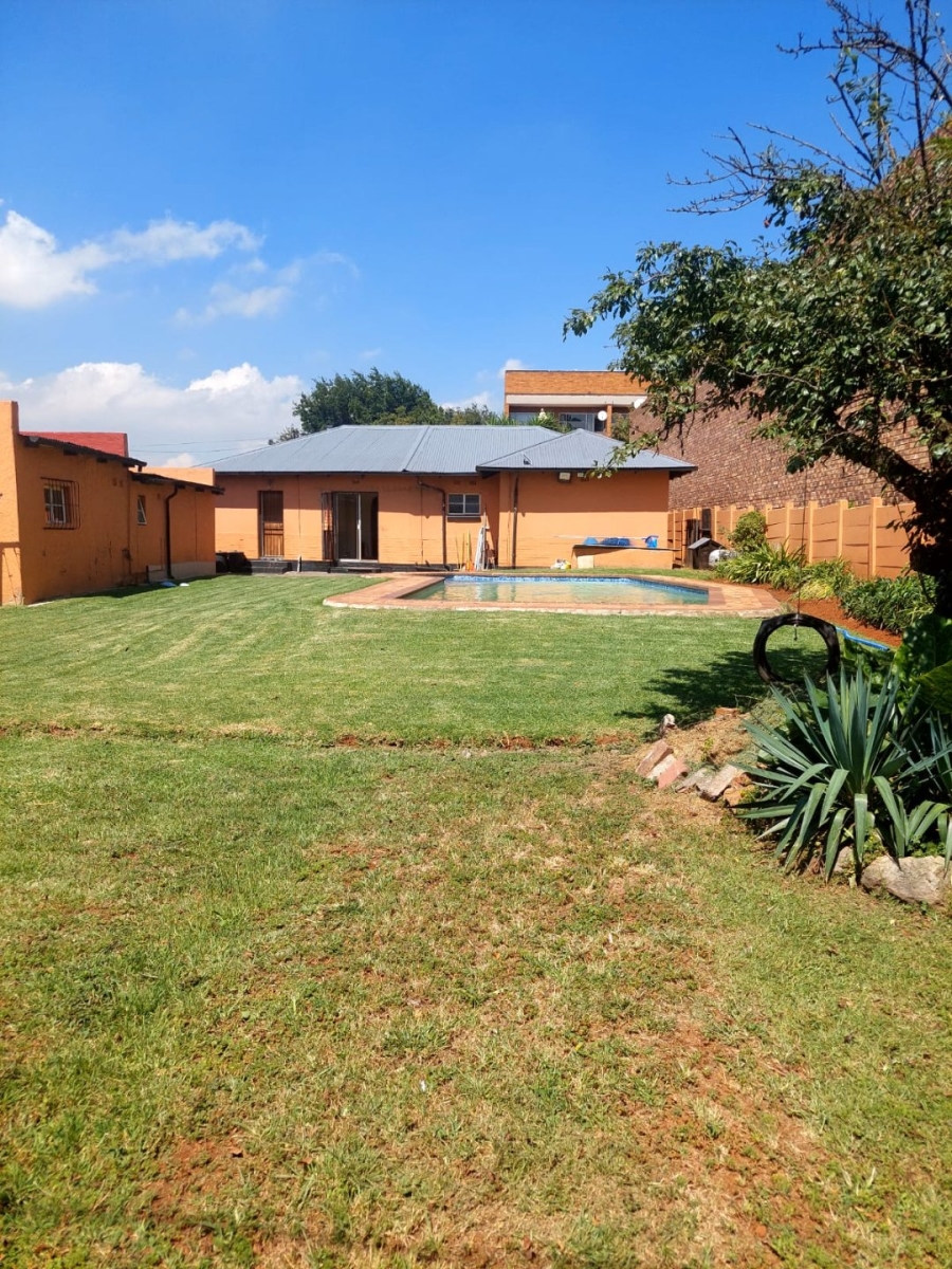 To Let 3 Bedroom Property for Rent in Primrose Hill Gauteng