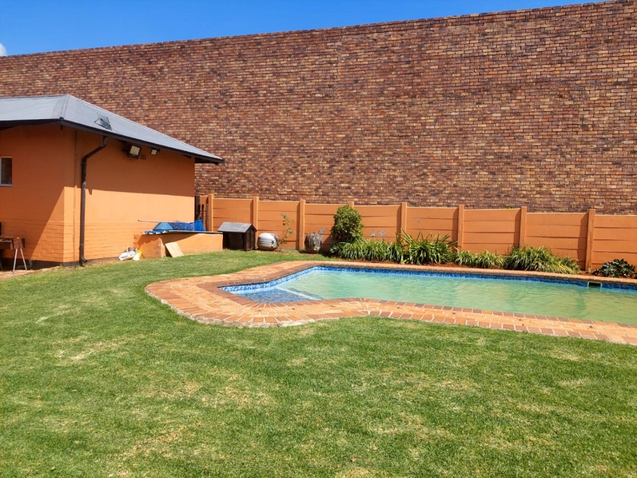 To Let 3 Bedroom Property for Rent in Primrose Hill Gauteng