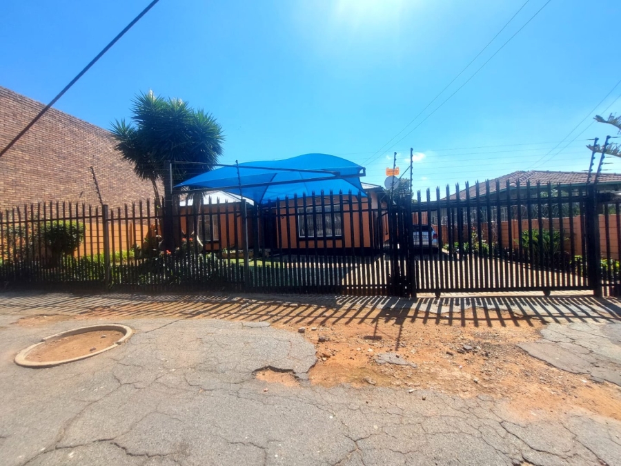 To Let 3 Bedroom Property for Rent in Primrose Hill Gauteng