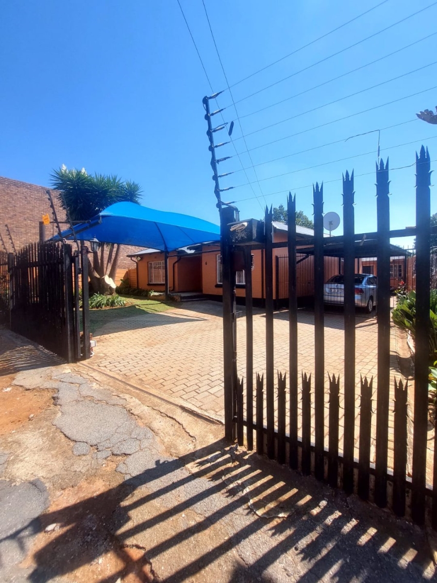 To Let 3 Bedroom Property for Rent in Primrose Hill Gauteng
