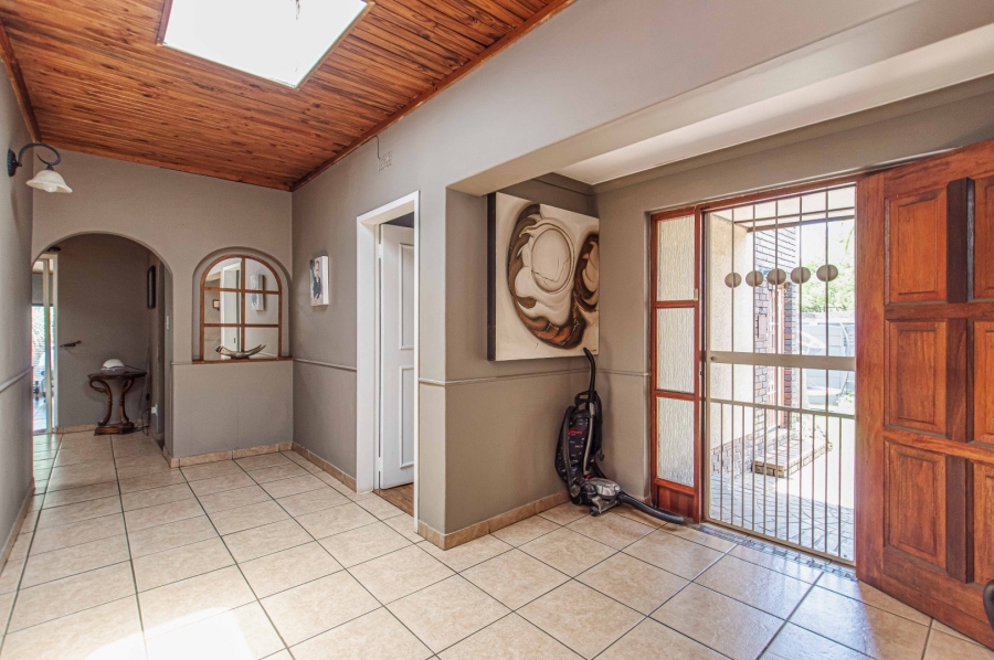 To Let 5 Bedroom Property for Rent in Randhart Gauteng