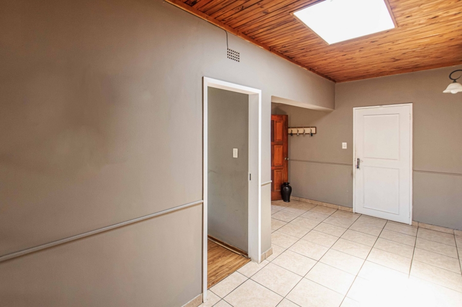 To Let 5 Bedroom Property for Rent in Randhart Gauteng