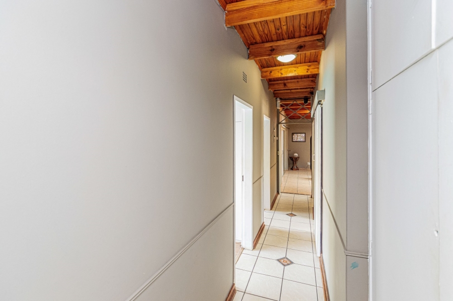 To Let 5 Bedroom Property for Rent in Randhart Gauteng