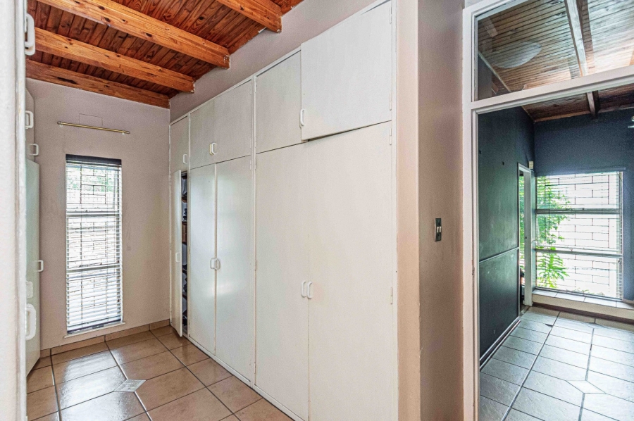 To Let 5 Bedroom Property for Rent in Randhart Gauteng