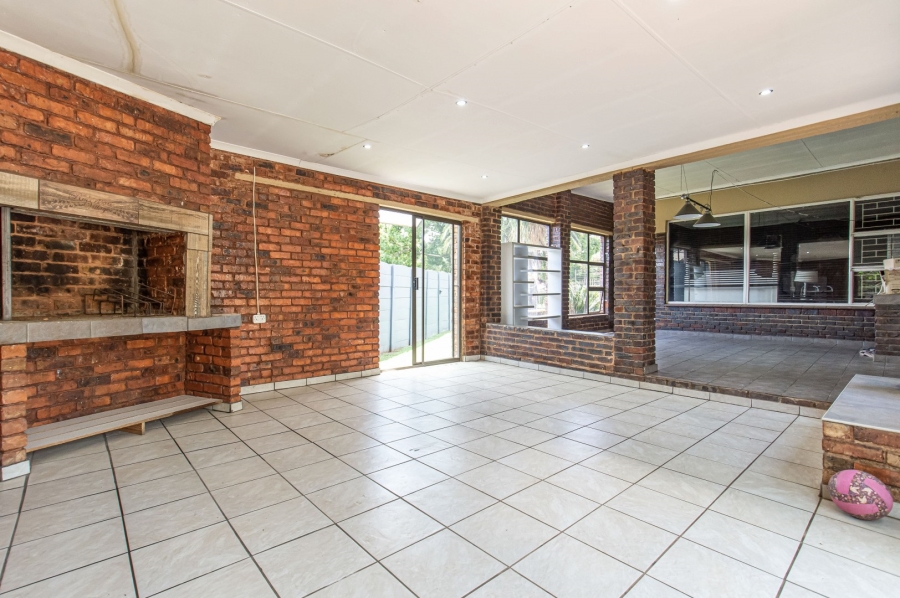 To Let 5 Bedroom Property for Rent in Randhart Gauteng