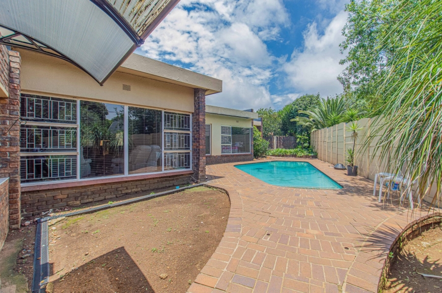 To Let 5 Bedroom Property for Rent in Randhart Gauteng