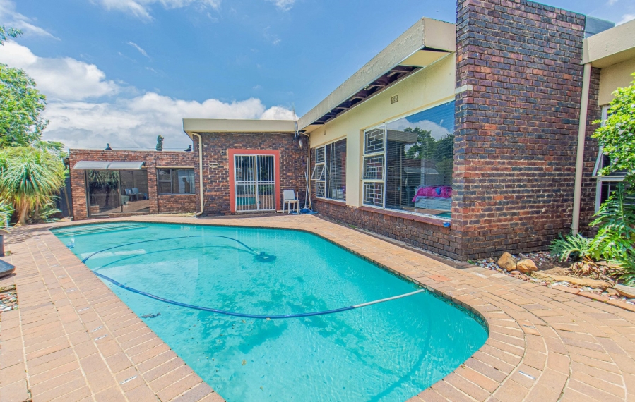 To Let 5 Bedroom Property for Rent in Randhart Gauteng