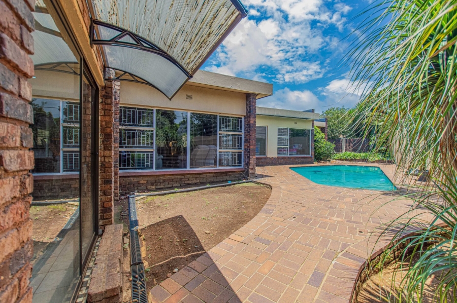 To Let 5 Bedroom Property for Rent in Randhart Gauteng