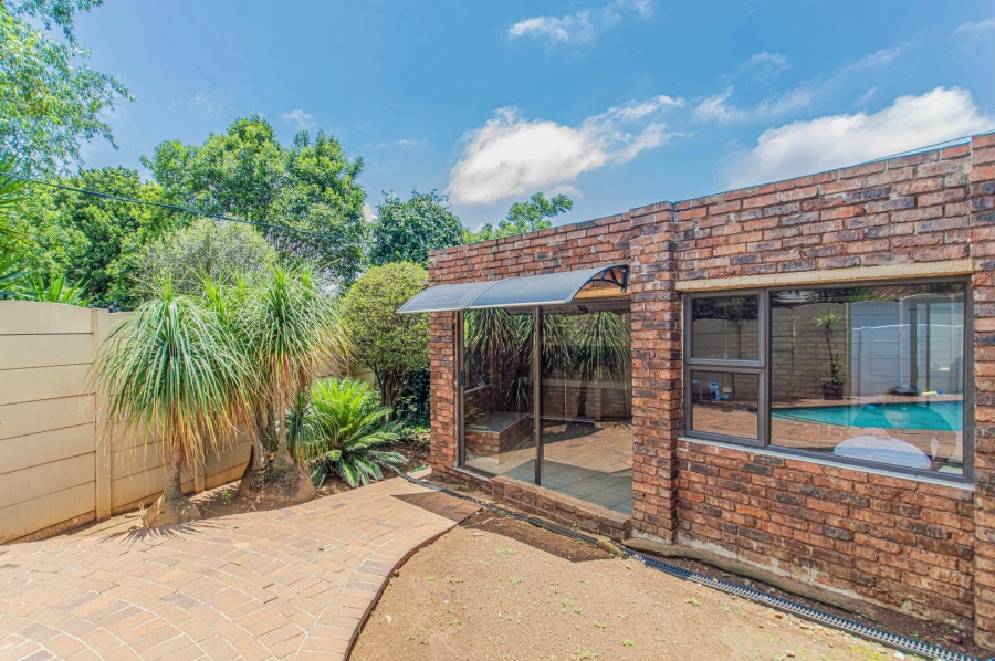 To Let 5 Bedroom Property for Rent in Randhart Gauteng