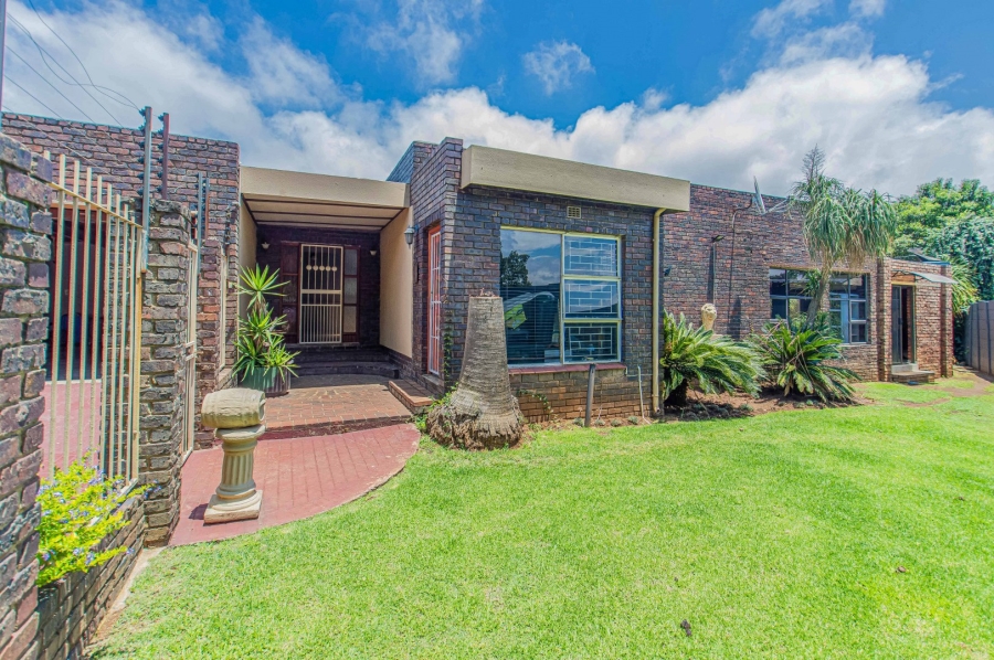 To Let 5 Bedroom Property for Rent in Randhart Gauteng