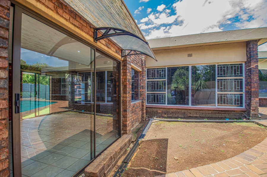 To Let 5 Bedroom Property for Rent in Randhart Gauteng