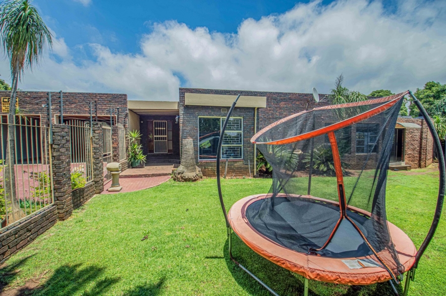 To Let 5 Bedroom Property for Rent in Randhart Gauteng