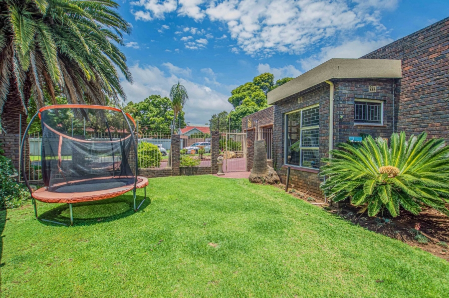 To Let 5 Bedroom Property for Rent in Randhart Gauteng