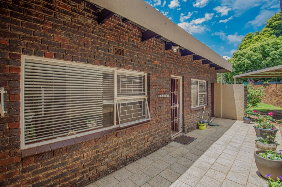 To Let 5 Bedroom Property for Rent in Randhart Gauteng