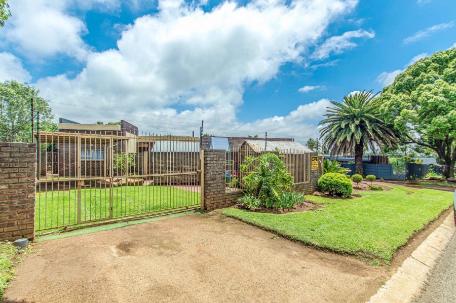 To Let 5 Bedroom Property for Rent in Randhart Gauteng