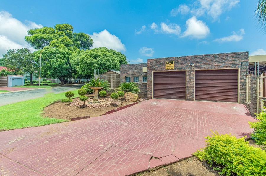 To Let 5 Bedroom Property for Rent in Randhart Gauteng
