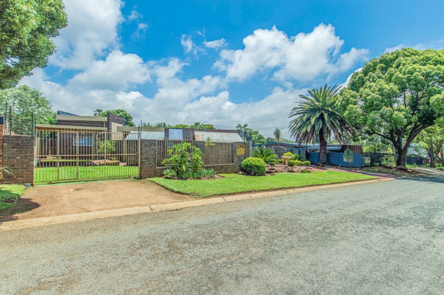 To Let 5 Bedroom Property for Rent in Randhart Gauteng