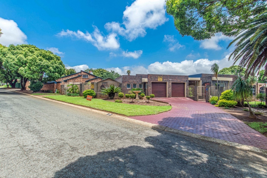 To Let 5 Bedroom Property for Rent in Randhart Gauteng